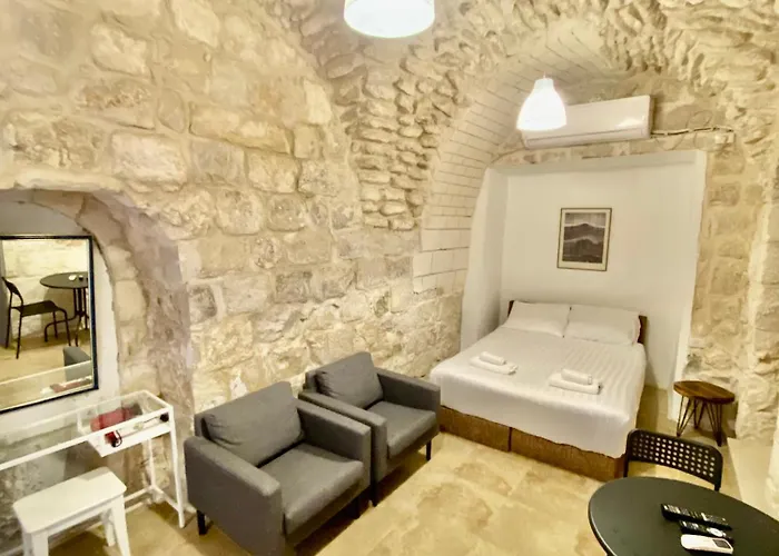 Christian Quarter Studio I