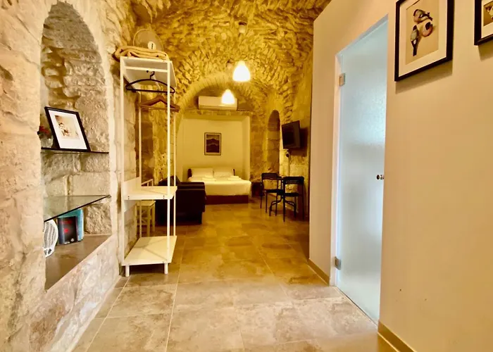 Christian Quarter Studio I